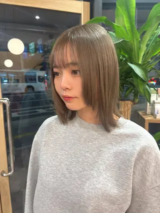 ミディアム 西田 朋華のヘアスタイル