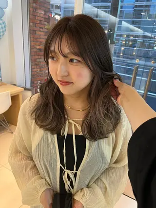 ロング 🍂透明感ベージュ カラー🍂森部杏菜のヘアスタイル