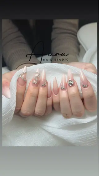 ネイル Aura Nail Studioのネイルデザイン