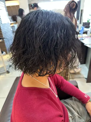 セミロング 海外風パーマ 健人のヘアスタイル
