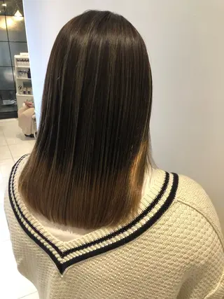 ミディアム カラー ブリーチ無し白髪ぼか し/艶髪/津嘉山のヘアスタイル