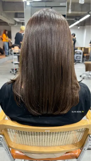 ロング r i i / ナチュラルカラーのヘアスタイル