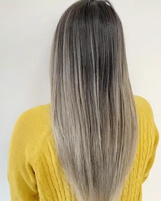 カラー デザインカラー Lienのヘアスタイル