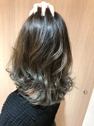 ミディアム 縮毛矯正/髪質改善 継続する美髪のヘアスタイル