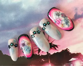 セミロング ネイル ネイル ティアラのネイルデザイン