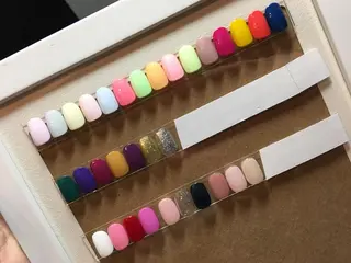 ネイル THECOLORS所属・近貞 莉奈のネイルデザイン