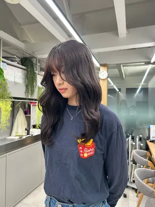 カラー moeka 表参道のヘアスタイル