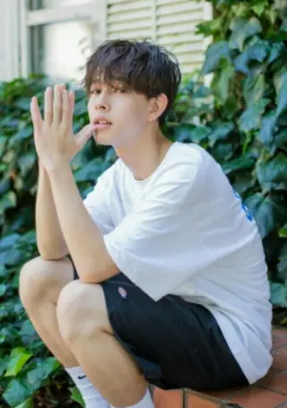 ショート ブリーチなしWカラー /酸性ストレート河本のヘアスタイル