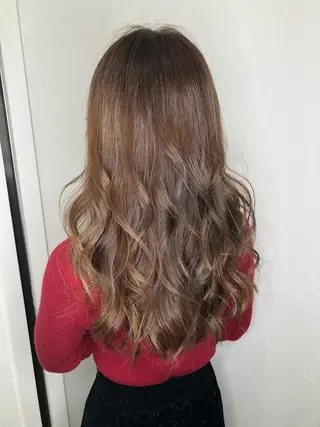 ロング 岸川 恭子のヘアスタイル