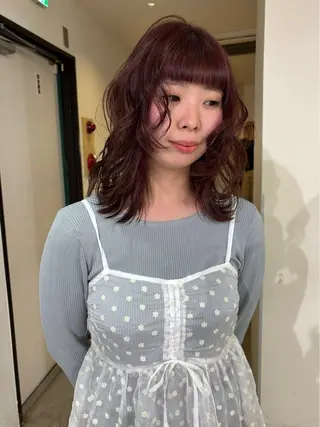 ミディアム カラー mizuki/ピンク ベージュ.レイヤーのヘアスタイル