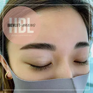 ベッキーラッシュ銀座店所属・小松 由季の眉毛・アイブロウイメージ