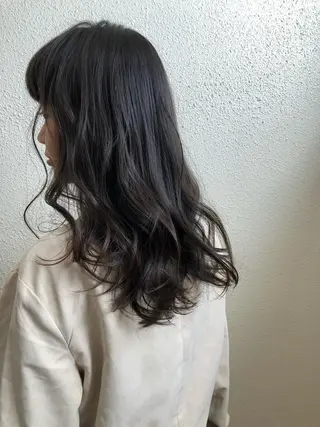 ミディアム カラー ツキノキ ミナのヘアスタイル