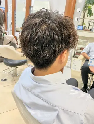 ミディアム パーマ メンズ 🫧ふくだ りな 🕊のヘアスタイル