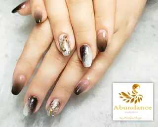 ミディアム ネイル 完全予約制個室サロン Abundancesのネイルデザイン