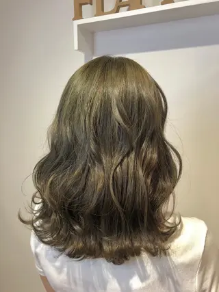 ミディアム カラー 青野 文香のヘアスタイル