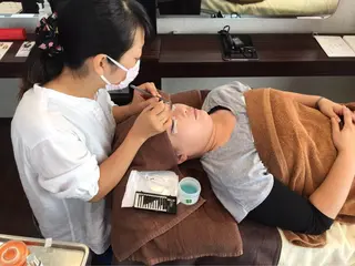 マツエク・マツパ 米倉 群のヘアスタイル