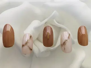 ネイル 【尾下】 ロイヤル•セラピストのネイルデザイン