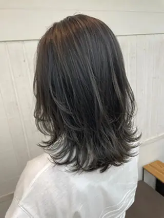 ミディアム カラー パーマ ヘアアレンジ ヘアケア特化型サロン newi 梅田のヘアスタイル