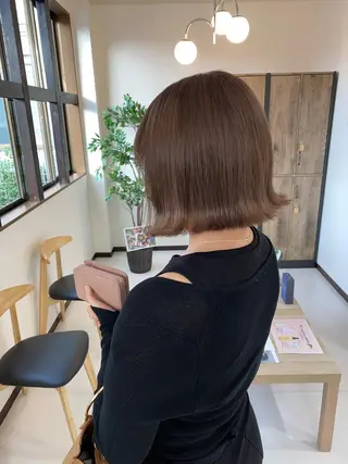 ミディアム 手塚 麗のヘアスタイル
