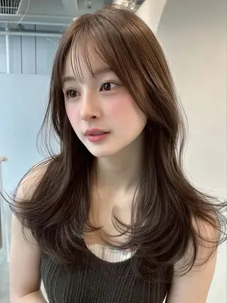 ロング カラー 西 優衣奈のヘアスタイル