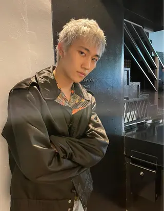 ショート カラー パーマ メンズ スパイラルパーマ 🌐hina⭐️のヘアスタイル