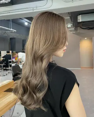 ロング カラー ミルクティーベージュ ❤︎レイヤー　MIAのヘアスタイル