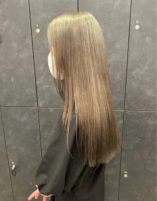ロング カラー トリウミ カホのヘアスタイル