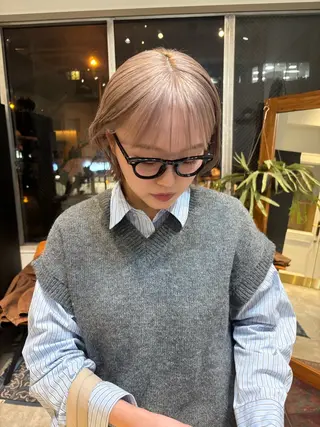 ショート siki所属・ｍｏｍｏ/ ハイトーン/ベージュのヘアスタイル