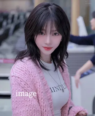 ミディアム レイヤーカット/ 縮毛矯正/ミサキ💐のヘアスタイル