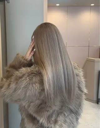 カラー 芝智也/ ブリーチカラーのヘアスタイル