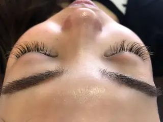 マツエク・マツパ 保子 祐里香のヘアスタイル