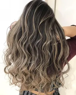 ロング カラー パーマ 公式 Ease by amble luxeのヘアスタイル