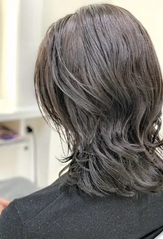 セミロング パーマ fructueuxune所属・中野韓国レイヤー× ウルフ  本木之教
のヘアスタイル