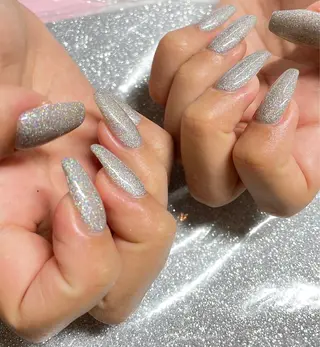 ネイル VIERU 🌈🎀💖のネイルデザイン