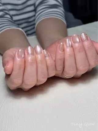 ネイル Tiny Glowのネイルデザイン