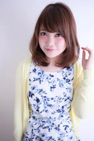 ミディアム セミロング ヘアーリゾートノーブル所属・長谷川 美怜のヘアスタイル