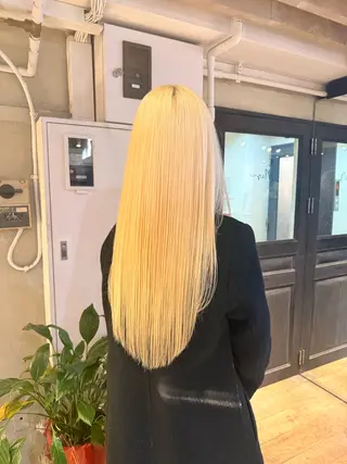 ロング カラー 💫艶ブリーチ特化／ ベージュ💫ユウゴのヘアスタイル