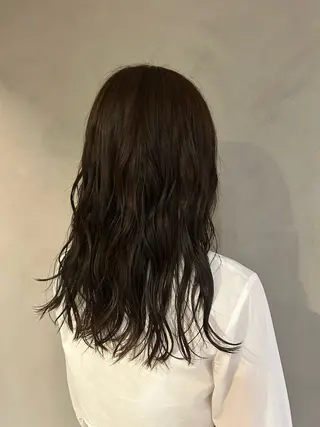 カラー 小林 愛弥のヘアスタイル