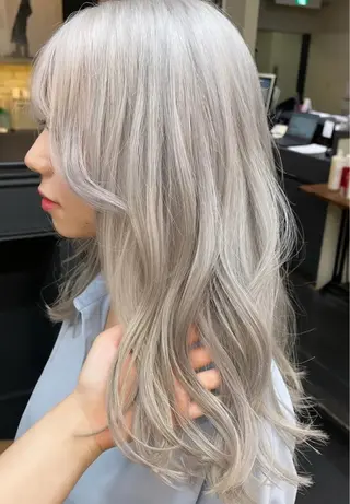 セミロング カラー 🎀抜け感カール+透 明感カラー🎀ミカゼのヘアスタイル