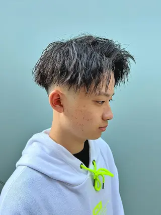 ショート パーマ メンズ 豊崎 佑輔のヘアスタイル
