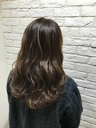 セミロング カラー UMEDA FIGAROのヘアスタイル