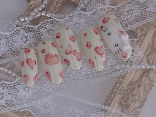 ネイル KARI ネイルサロンのネイルデザイン