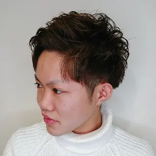 メンズ カラー パーマ ブリーチ/ヘアケア/ 艶髪/イギチハルのヘアスタイル