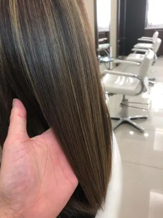 セミロング 小林 伊織のヘアスタイル