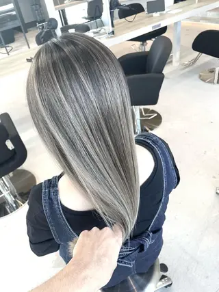 ロング カラー Lia所属・皆木 智晴のヘアスタイル