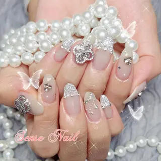 ネイル 🦋 Queenieのネイルデザイン