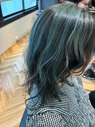 ミディアム カラー 増井 彩乃のヘアスタイル