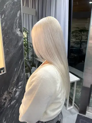 セミロング カラー 🩵ハイトーン 美咲🩵のヘアスタイル