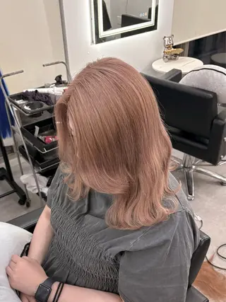 ミディアム カラー ミルクティーベージュ /ピンク/大阪/堀江のヘアスタイル