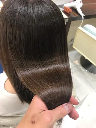 ミディアム 縮毛矯正/髪質改善 継続する美髪のヘアスタイル